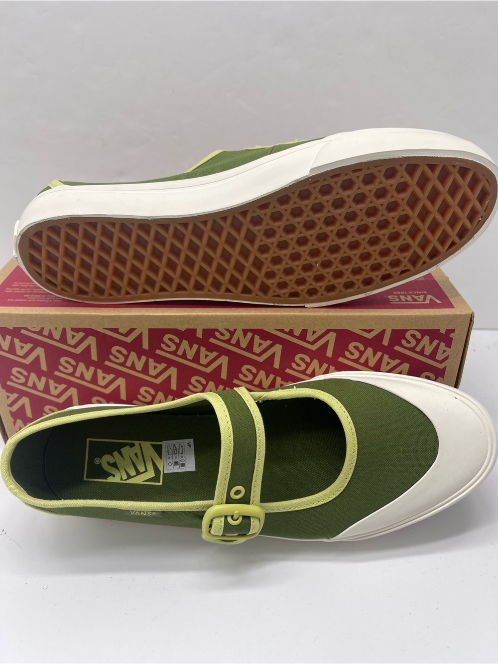 Vans WMNS Sz 8.5 Mary Jane Ballerina Green
VN000CRRCX1 Sandals Sneakers - Picture 3 of 16